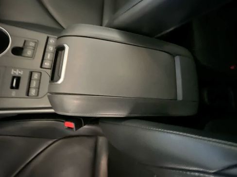 Used 2020 Toyota Highlander XLE image 21