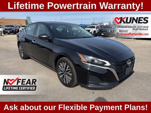 Used 2024 Nissan Altima 2.5 SV AWD/4WD image 2