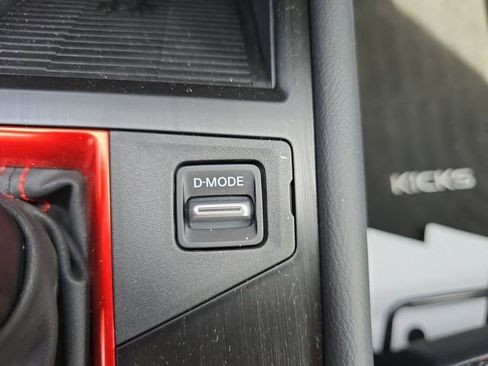 Used 2025 Nissan Kicks SR AWD/4WD image 30