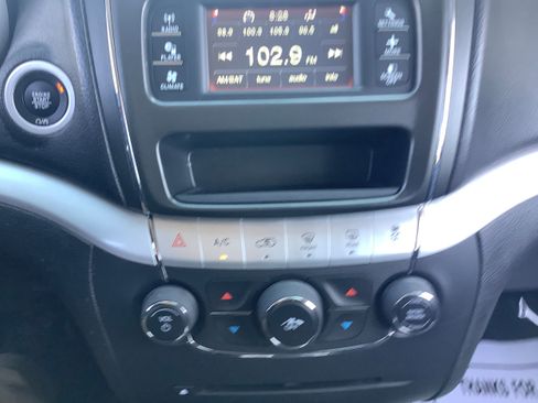 Used 2019 Dodge Journey SE w/ Connectivity Group image 19