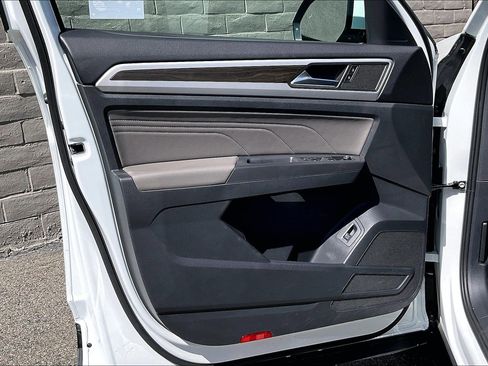 Used 2023 Volkswagen Atlas SE w/ Panoramic Sunroof Package image 22