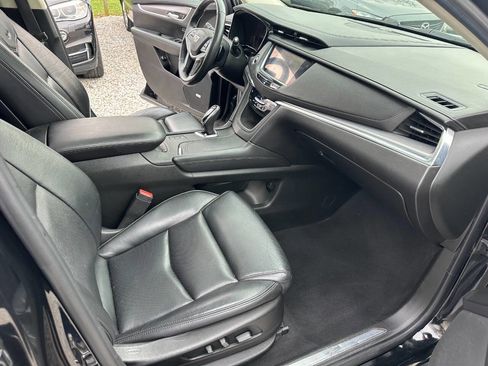 Used 2017 Cadillac XT5 Luxury AWD/4WD image 16