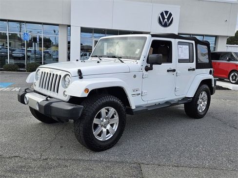 Used 2018 Jeep Wrangler Unlimited Sahara image 3