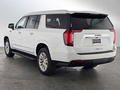 Used 2023 GMC Yukon XL SLT w/ SLT Premium Package image 5