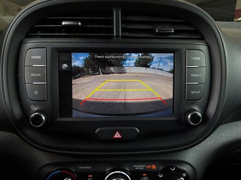 Used 2025 Kia Soul LX w/ LX Technology Package FWD image 27