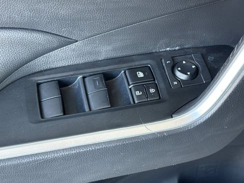 Used 2024 Toyota RAV4 LE AWD/4WD image 13