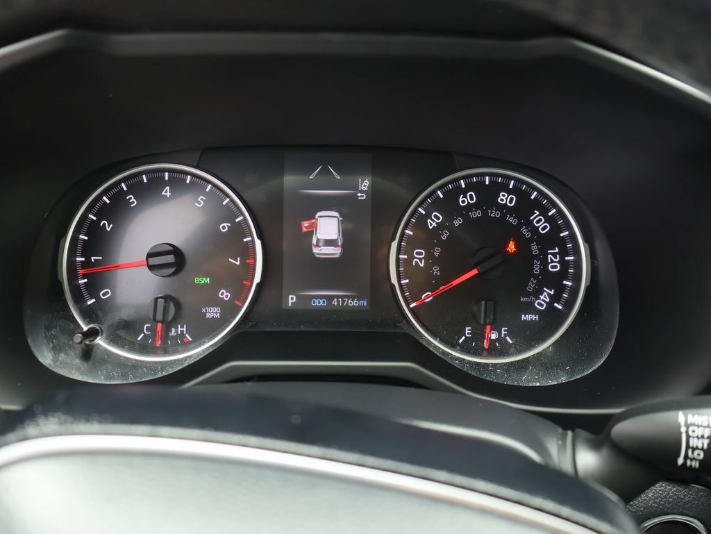 Used 2020 Toyota RAV4 XLE Premium FWD image 37
