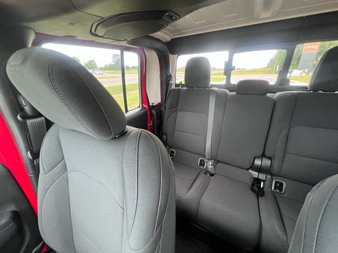 Used 2023 Jeep Gladiator Mojave AWD/4WD image 24