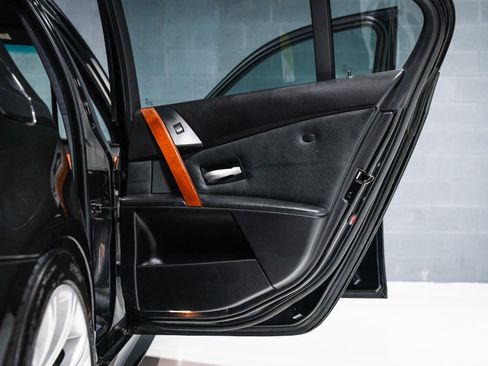 Used 2007 BMW M5 image 36