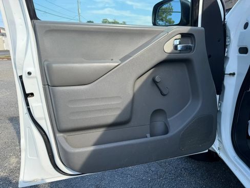 Used 2018 Nissan Frontier S w/ Work Truck Package RWD image 8