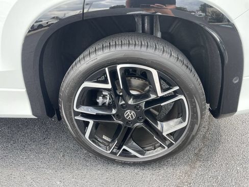 Used 2026 Volkswagen Tiguan SEL R-Line AWD/4WD image 8