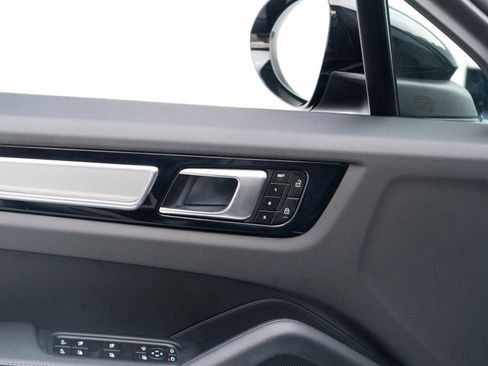 Certified 2023 Porsche Cayenne Platinum Edition AWD/4WD image 21