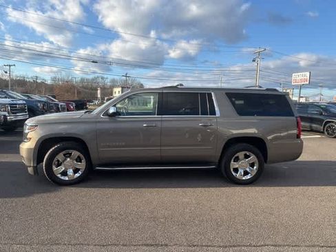 Used 2017 Chevrolet Suburban Premier image 4