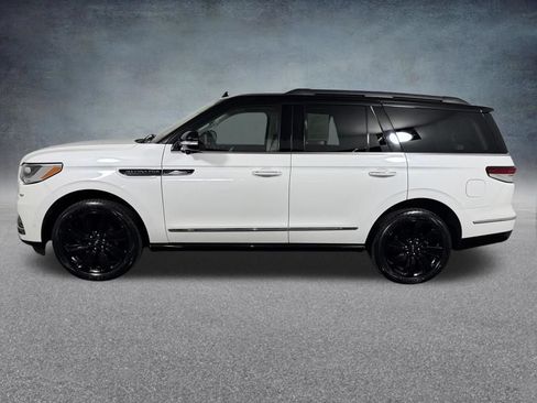 Used 2023 Lincoln Navigator Black Label AWD/4WD image 3