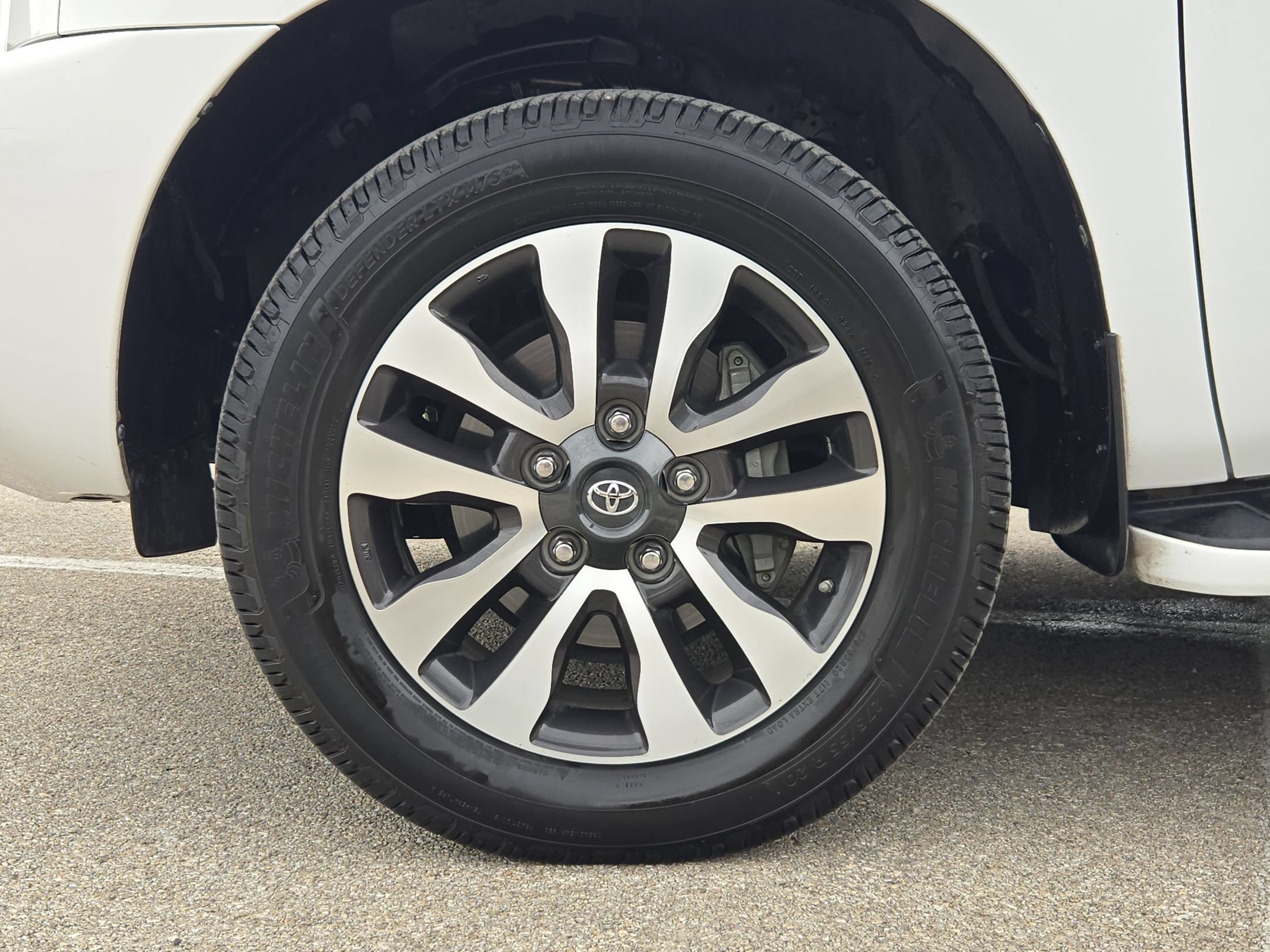 Used 2019 Toyota Sequoia Limited w/ Safety & Convenience Package RWD image 30