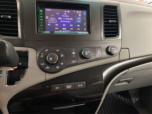 Used 2011 Toyota Sienna LE image 29