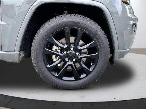 Certified 2022 Jeep Grand Cherokee Laredo X RWD image 34