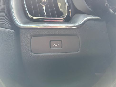 Certified 2023 Volvo XC60 B5 Core image 25