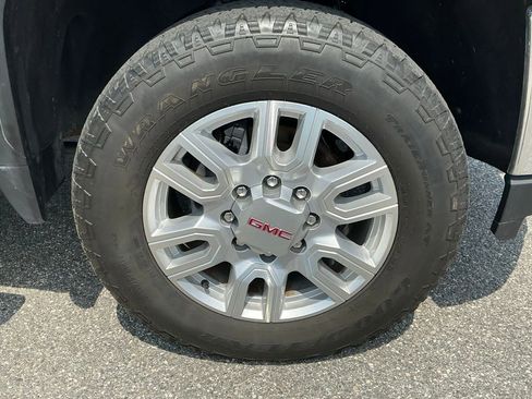 Used 2022 GMC Sierra 2500 SLT w/ SLT Premium Package image 11