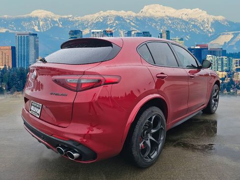 Used 2019 Alfa Romeo Stelvio Quadrifoglio image 7