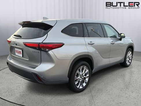 Certified 2020 Toyota Highlander Limited FWD image 6