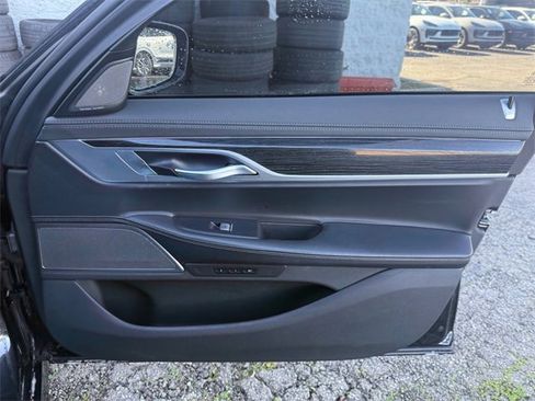 Used 2022 BMW 740i w/ M Sport Package image 27