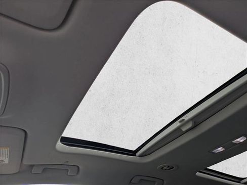 Used 2020 Chevrolet Traverse Premier FWD image 15