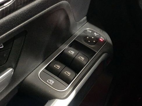 Certified 2023 Mercedes-Benz GLB 250 image 9