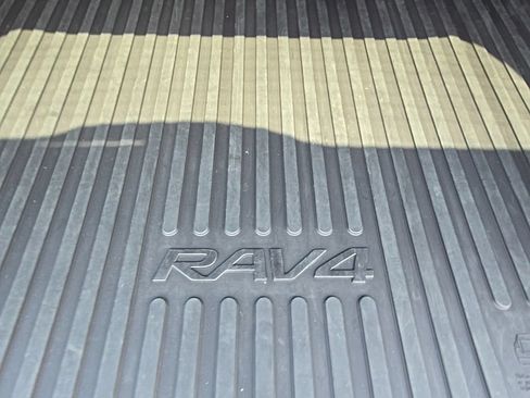 Used 2018 Toyota RAV4 XLE w/ Plus Extra Value Package AWD/4WD image 30