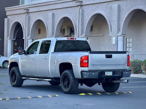 Used 2010 Chevrolet Silverado 2500 LTZ w/ Convenience Package image 3