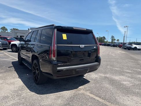 Used 2018 Cadillac Escalade Luxury AWD/4WD image 5