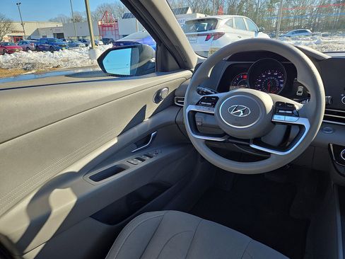 Certified 2022 Hyundai Elantra SEL image 15