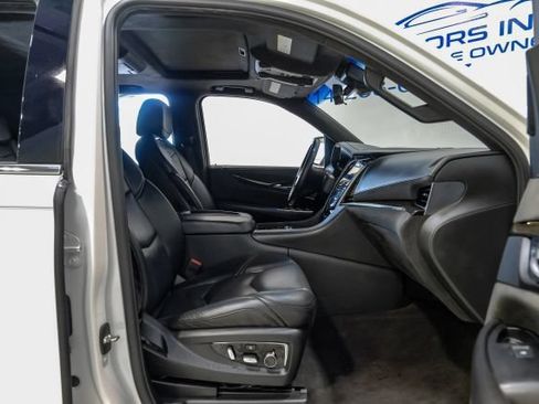 Used 2020 Cadillac Escalade Platinum RWD image 48