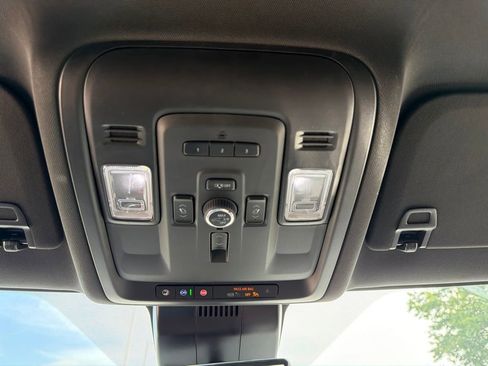 Used 2024 Chevrolet Tahoe Premier AWD/4WD image 38
