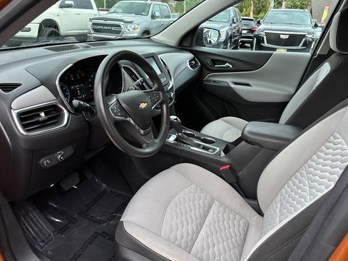 Used 2018 Chevrolet Equinox LS image 9