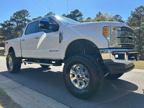 Used 2017 Ford F250 Lariat w/ Chrome Package image 3