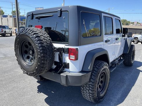 Used 2018 Jeep Wrangler Unlimited Sport AWD/4WD image 5