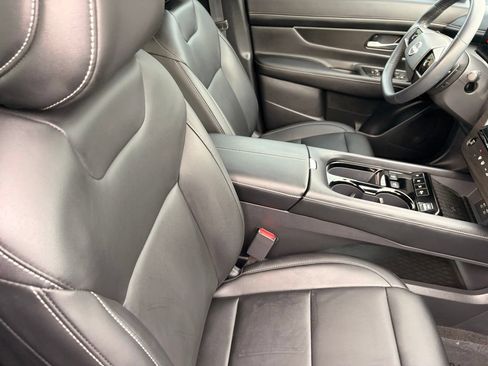 Certified 2025 Nissan Murano SV FWD image 12