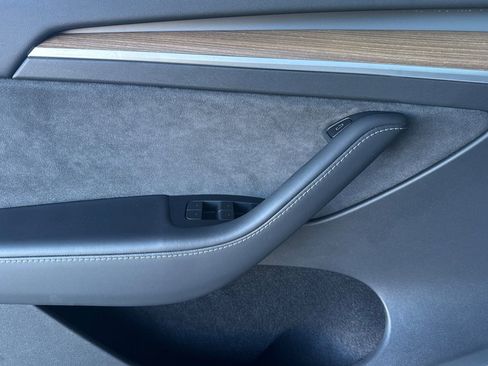 Used 2023 Tesla Model Y Long Range image 12