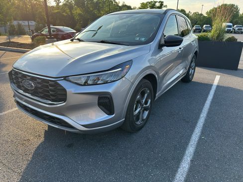 Used 2024 Ford Escape ST-Line w/ Tech Pack #1 AWD/4WD image 2
