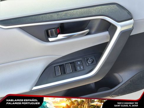 Used 2022 Toyota RAV4 XLE Premium AWD/4WD image 11