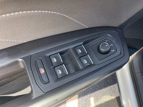 Used 2023 Volkswagen Atlas SEL R-Line AWD/4WD image 8