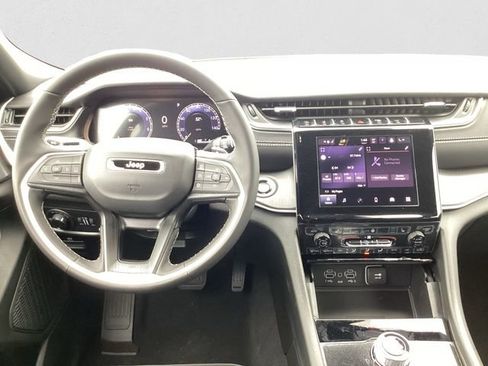 New 2025 Jeep Grand Cherokee Altitude image 12