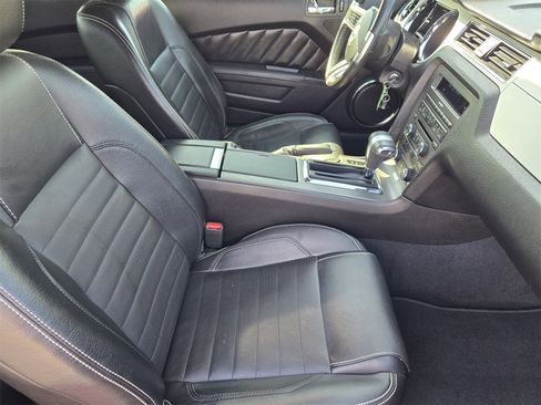 Used 2010 Ford Mustang GT image 13