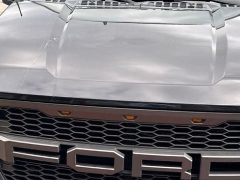 Used 2019 Ford F150 Lariat w/ Equipment Group 502A Luxury AWD/4WD image 4