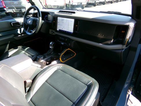 Used 2023 Ford Bronco Badlands image 12