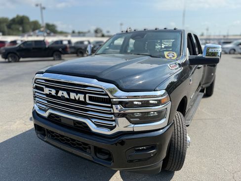 Used 2025 RAM 3500 Laramie AWD/4WD image 14