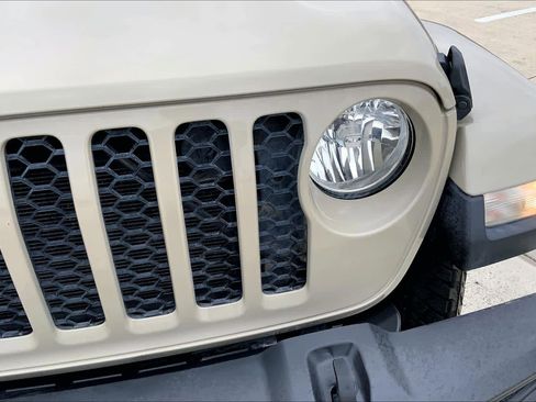 Used 2022 Jeep Gladiator Sport AWD/4WD image 29