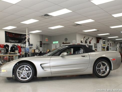 Used 2000 Chevrolet Corvette Convertible w/ Performance Handling Pkg RWD image 5