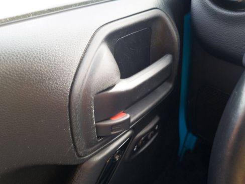 Used 2017 Jeep Wrangler Unlimited Sahara image 27